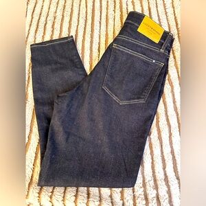 Lucky Brand, Women’s dark blue jeans, with a button fly. 
Size 12/31.